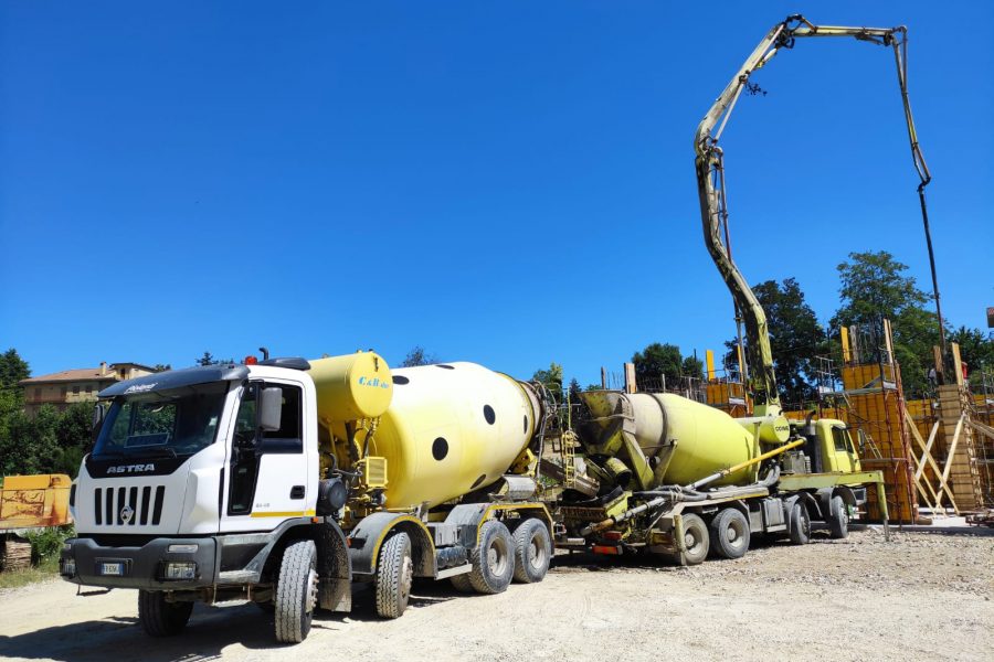 scarico calcestruzzo con betonpompa